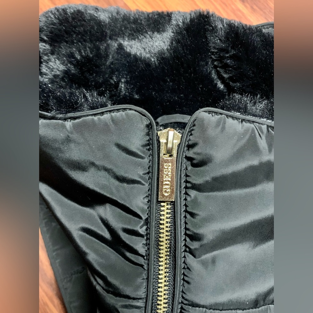 Guess Women’s Vest Dark Brown Sz M Faux Fur EUC - Picture 8 of 8